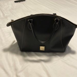 Dooney & Bourke satchel, black, in good conditions